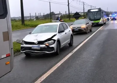 Acidente envolveu sete ve&iacute;culos entre Mandagua&ccedil;u e Maring&aacute;; ocupantes da van da Sa&uacute;de n&atilde;o se feriram.