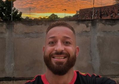 Imagens feitas por Rafael Bonetti Gon&ccedil;alves mostram a for&ccedil;a do vendaval e momentos de explos&otilde;es na rede el&eacute;trica; v&iacute;deo repercutiu nas redes do pa&iacute;s.