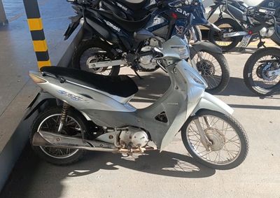 Ve&iacute;culo acumulava 120 multas por avan&ccedil;ar o sinal vermelho e outras cinco pelo uso de celular durante a condu&ccedil;&atilde;o.