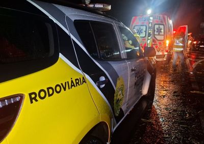 Acidente aconteceu na noite desta segunda-feira (28), durante chuva e fortes ventos, no trecho entre Maring&aacute; e Floresta.