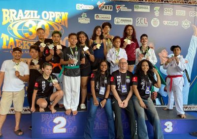 Atletas da Associa&ccedil;&atilde;o Polli Taekwondo de Paranava&iacute; se destacaram nas categorias de luta e poomsae, em competi&ccedil;&atilde;o realizada em Londrina