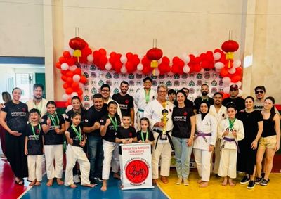 Atletas do Projeto Amigos do Karat&ecirc; representaram o munic&iacute;pio na competi&ccedil;&atilde;o realizada neste domingo (27), em Bandeirantes.