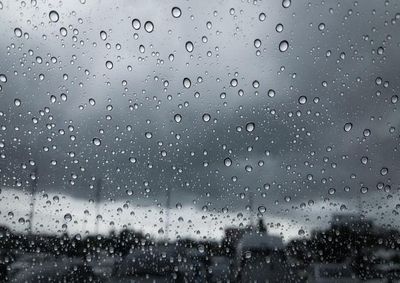 Quarta-feira (23) tem 98% de chance de chuva e 13,7 mm previstos; tempo fica firme na quinta e sexta, com m&aacute;xima de 28&deg;C.