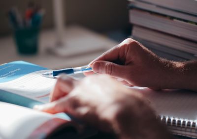 Nova modalidade permite concluir o ensino fundamental ou m&eacute;dio de forma gratuita e com encontros presenciais semanais.