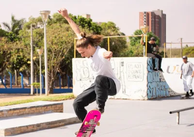 Evento gratuito re&uacute;ne dan&ccedil;a, m&uacute;sica, skate e bike a partir das 15h, em Paranava&iacute;.