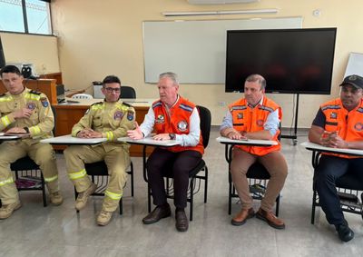 For&ccedil;a-tarefa mobiliza equipes da Prefeitura, Corpo de Bombeiros e Defesa Civil para atender ocorr&ecirc;ncias ap&oacute;s o vendaval.