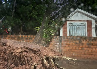 A situa&ccedil;&atilde;o se intensificou na regi&atilde;o Noroeste entre a noite de sexta-feira (11) e a madrugada deste s&aacute;bado (12), com chuva forte e rajadas de vento.