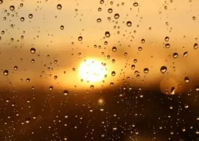 Segundo o Simepar, s&aacute;bado chega a 33&deg;C com 98% de chance de chuva; no domingo, m&aacute;xima cai para 25&deg;C, tamb&eacute;m com 98%.