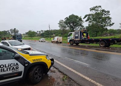 Acidente aconteceu na tarde desta segunda-feira (5), pr&oacute;ximo a uma lombada; condutores fizeram teste do baf&ocirc;metro e resultado foi negativo.