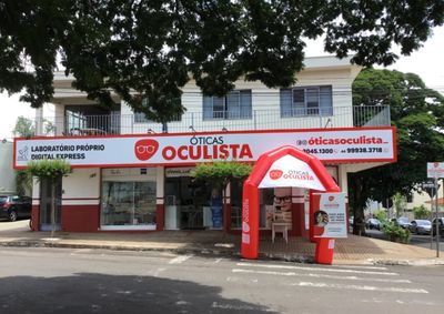 Com tr&ecirc;s lojas as &oacute;ticas Oculista investem em tecnologia e atendimento personalizado para inovar na experi&ecirc;ncia dos clientes.