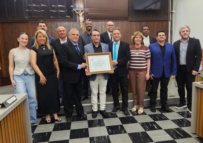 C&acirc;mara Municipal concedeu Mo&ccedil;&atilde;o de Aplauso ao empres&aacute;rio em reconhecimento &agrave; trajet&oacute;ria profissional e &agrave; contribui&ccedil;&atilde;o para o desenvolvimento do munic&iacute;pio.