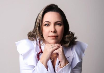 M&eacute;dica nascida em Paranava&iacute;, profissional destaca a import&acirc;ncia da preven&ccedil;&atilde;o, da escuta e dos v&iacute;nculos de confian&ccedil;a no atendimento aos pacientes.