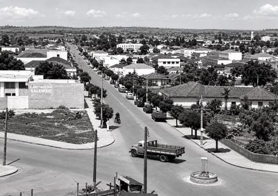 Registro de 1964 revela ruas, constru&ccedil;&otilde;es e pontos que ajudam a contar a hist&oacute;ria do centro de Paranava&iacute;