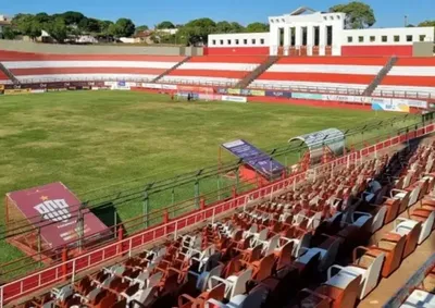 Projetos incluem melhorias no gramado, vesti&aacute;rios e ilumina&ccedil;&atilde;o, mas interven&ccedil;&otilde;es ainda dependem de licita&ccedil;&atilde;o e etapas t&eacute;cnicas para execu&ccedil;&atilde;o.