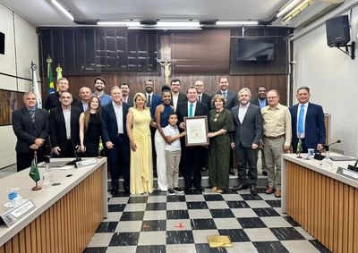 M&aacute;rio H&eacute;lio Louren&ccedil;o de Almeida Filho foi homenageado pela C&acirc;mara Municipal por sua atua&ccedil;&atilde;o na advocacia, no agroneg&oacute;cio e no desenvolvimento regional.