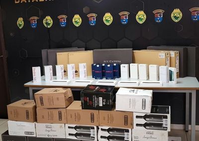 Mercadorias estavam em um ve&iacute;culo abordado durante fiscaliza&ccedil;&atilde;o na madrugada desta quinta-feira (1&ordm;).