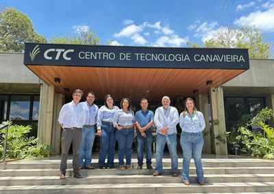 Equipe conheceu tecnologias e pesquisas voltadas a novas variedades de cana-de-a&ccedil;&uacute;car no Centro de Tecnologia Canavieira.