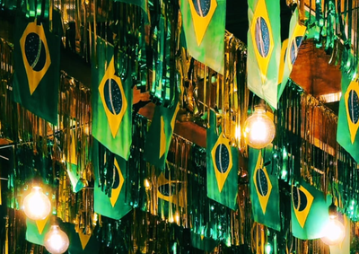 Empreendedores apostam em promo&ccedil;&otilde;es, decora&ccedil;&atilde;o tem&aacute;tica e a&ccedil;&otilde;es nas redes sociais para aumentar as vendas durante o campeonato