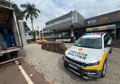 Opera&ccedil;&atilde;o conjunta interceptou carregamento da subst&acirc;ncia entorpecente que estava oculto em compartimento de carga no km-300 da SP-425