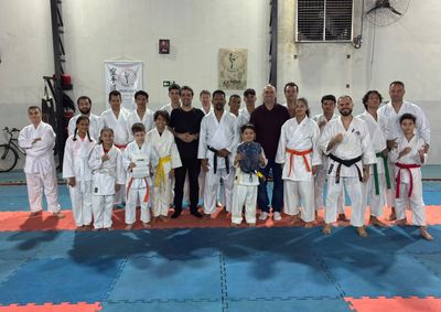 Investimento em protetores garante melhores condi&ccedil;&otilde;es de treino e preven&ccedil;&atilde;o de les&otilde;es para atletas em Pen&aacute;polis