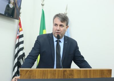Requerimentos de J&uacute;lio Caetano defendem uso de plantas fitoter&aacute;picas e regulamenta&ccedil;&atilde;o para gerar renda complementar &agrave;s fam&iacute;lias em Pen&aacute;polis