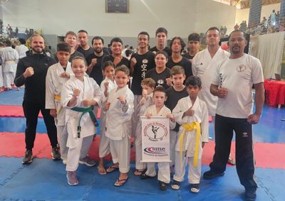 Equipe de Pen&aacute;polis alcan&ccedil;a cinco ouros, tr&ecirc;s pratas e oito bronzes em torneio interestadual com apoio da secretaria municipal