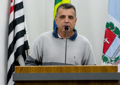 Requerimento aprovado na C&acirc;mara solicita cobertura para proteger crian&ccedil;as que aguardam transporte escolar na regi&atilde;o da Olaria do Sala