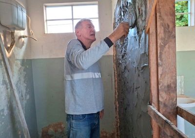 Investimento com recursos pr&oacute;prios do munic&iacute;pio garante adequa&ccedil;&atilde;o de acessibilidade e troca de estruturas antigas no cemit&eacute;rio