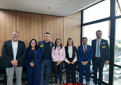 Comitiva de vereadores visita minist&eacute;rios e a C&acirc;mara dos Deputados para solicitar novos investimentos para o munic&iacute;pio de Pen&aacute;polis