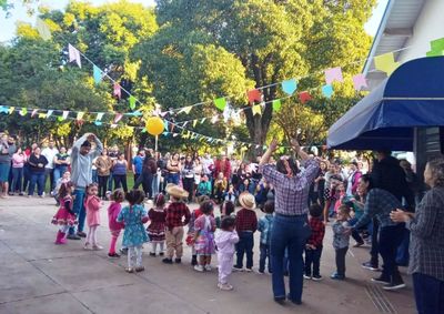 Celebra&ccedil;&otilde;es culturais re&uacute;nem cerca de cinco mil alunos com dan&ccedil;as t&iacute;picas, brincadeiras tradicionais e comidas coletivas em Pen&aacute;polis
