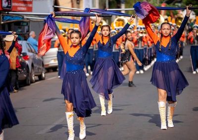 Solenidade oficial marca o in&iacute;cio da competi&ccedil;&atilde;o em Pen&aacute;polis com apresenta&ccedil;&otilde;es musicais, acendimento da pira e desfile de delega&ccedil;&otilde;es