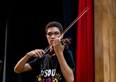 H&aacute; cursos de canto e instrumentos, para crian&ccedil;as a partir dos 6 anos de idade at&eacute; adultos. N&atilde;o precisa ter experi&ecirc;ncia e &eacute; tudo gratuito