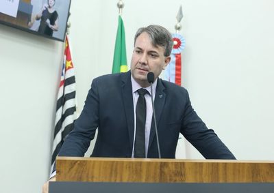 Emenda impositiva aprovada na C&acirc;mara de Pen&aacute;polis garante verba para a compra de uniformes e materiais hospitalares