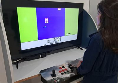 Exposi&ccedil;&atilde;o gratuita apresenta consoles das &uacute;ltimas d&eacute;cadas, linha do tempo interativa e espa&ccedil;o para o p&uacute;blico jogar no local