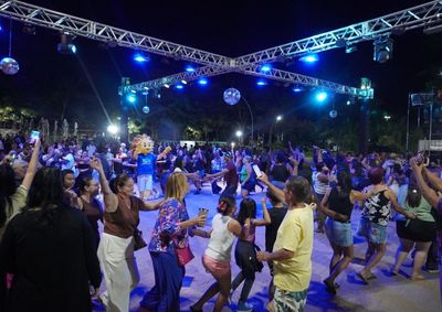 Cerim&ocirc;nia realizada no Parque Maria Chica re&uacute;ne milhares de pessoas e marca o in&iacute;cio das festividades esportivas em Pen&aacute;polis