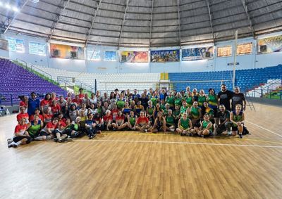 Equipes da cidade venceram todas as partidas da competi&ccedil;&atilde;o realizada no Gin&aacute;sio Dr. Pl&aacute;cido Rocha, que reuniu times de Birigui, Lins e Andradina