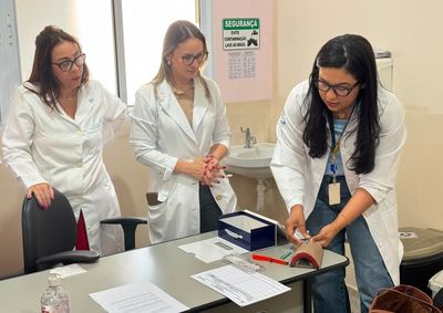Iniciativa em Ara&ccedil;atuba qualifica profissionais da regi&atilde;o para ampliar o acesso ao m&eacute;todo contraceptivo gratuito