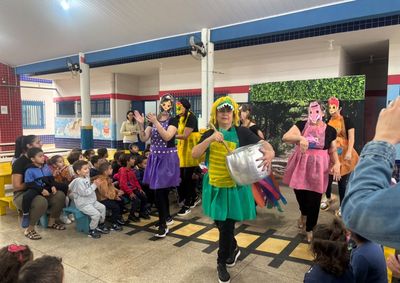 Apresenta&ccedil;&otilde;es com m&uacute;sicas e personagens aproxima alunos da educa&ccedil;&atilde;o infantil das tradi&ccedil;&otilde;es culturais do pa&iacute;s