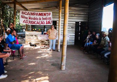 "&Agrave; Margem da Terra" retrata a realidade das fam&iacute;lias do Acampamento Nelson Mandela; sess&atilde;o gratuita acontece &agrave;s 19h, na Pra&ccedil;a Arm&ecirc;nia, no centro