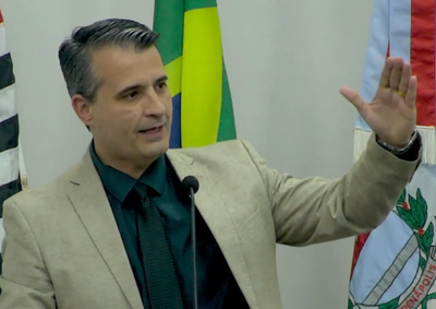 Vereador de Pen&aacute;polis se dirigiu a Tiquinho e disse que gostaria de discutir o tema at&eacute; na r&aacute;dio do ex-prefeito, embora saiba que n&atilde;o ser&aacute; convidado