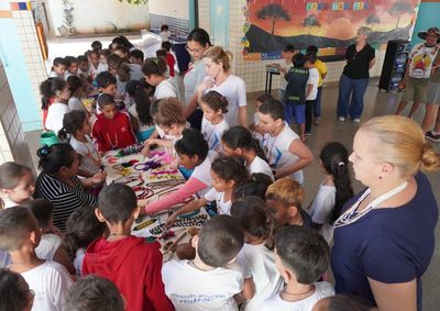 Ranulfo de Camilo conversa com estudantes sobre costumes e promove brincadeiras tradicionais para refor&ccedil;ar respeito &agrave; diversidade