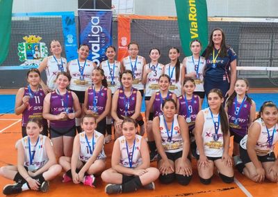 Atletas de 9 a 12 anos disputaram a competi&ccedil;&atilde;o da Nova Liga Regional ao lado de times de Lins, Iacanga e Piraju&iacute;