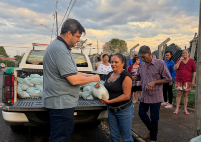 A&ccedil;&atilde;o da Secretaria de Agricultura beneficia cerca de 45 moradores do Jardim Pevi I e II com insumos e incentivo &agrave; produ&ccedil;&atilde;o de hortali&ccedil;as