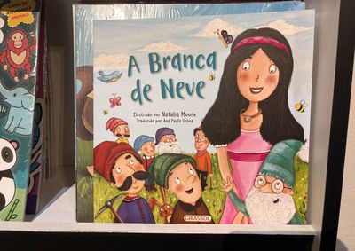Obra encantadora conta a hist&oacute;ria da princesa que desperta a inveja da madrasta e precisa fugir para a floresta para escapar da amea&ccedil;a