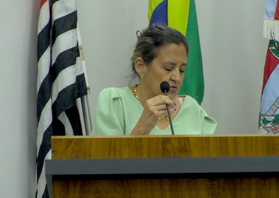 Mariza Borges usou a tribuna na sess&atilde;o de 10 de agosto para questionar a frota destinada a tratamentos fora da cidade