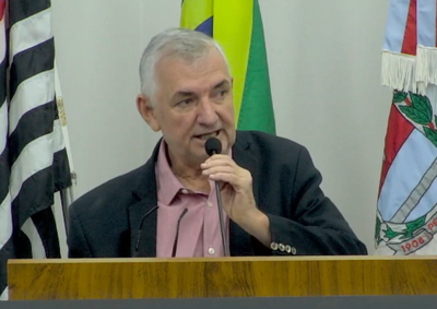 Vereador de Pen&aacute;polis afirmou que s&oacute; os shows da festa de outubro custar&atilde;o mais de R$ 1 milh&atilde;o, valor que compraria 3 ambul&acirc;ncias