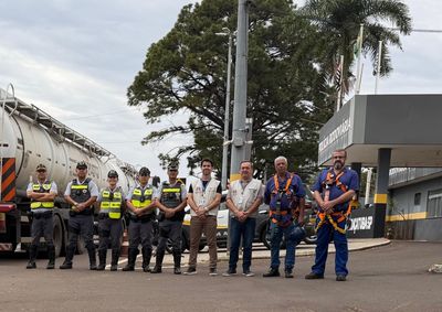 A&ccedil;&atilde;o conjunta na Rodovia Marechal Rondon fiscalizou ve&iacute;culos com carga de produtos perigosos, principalmente combust&iacute;vel