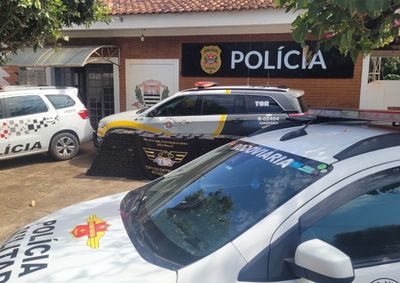 Dupla de 21 anos capotou o carro durante fuga na SP-425 e foi capturada com apoio do helic&oacute;ptero &Aacute;guia; droga estava em 791 tabletes