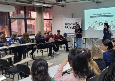 Capacita&ccedil;&atilde;o organizada pela Secretaria de Educa&ccedil;&atilde;o re&uacute;ne gestores e servidores municipais para fortalecer o di&aacute;logo e o respeito no ambiente escolar