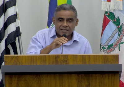 Vereador de Pen&aacute;polis afirmou que quarteir&otilde;es do bairro est&atilde;o &agrave;s escuras e criticou o atraso do Executivo no envio da proposta &agrave; C&acirc;mara